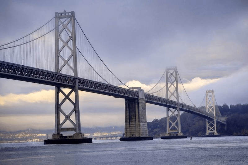 Visitar Estados unidos y maravillarse de Bay Bridge