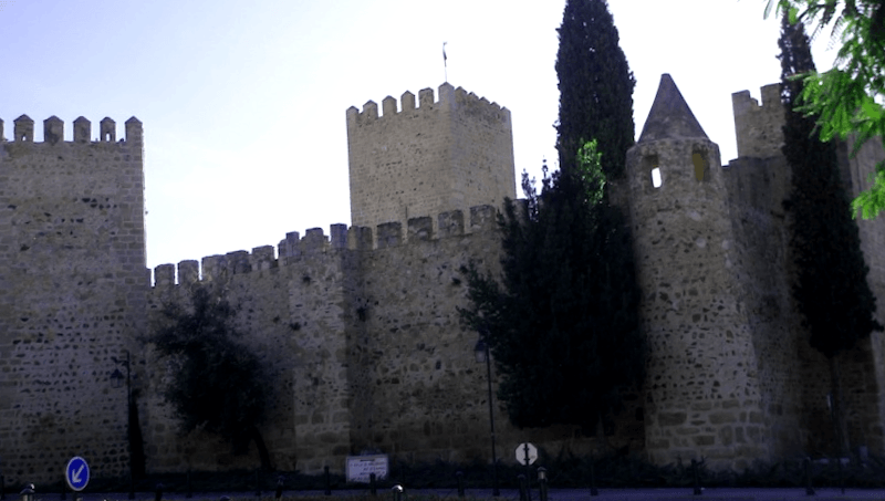 Visitar Portugal y descubrir de Castillo de Alter do Chao