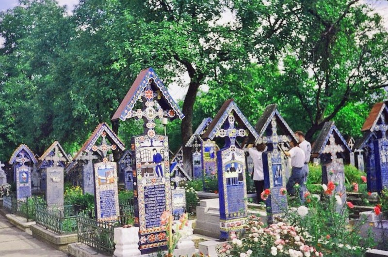 Visitar Rumania y maravillarse de Cementerio Alegre