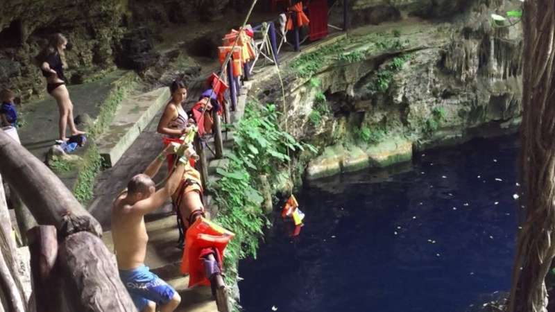 Visitar Mexico y maravillarse de Cenote San Lorenzo Oxman