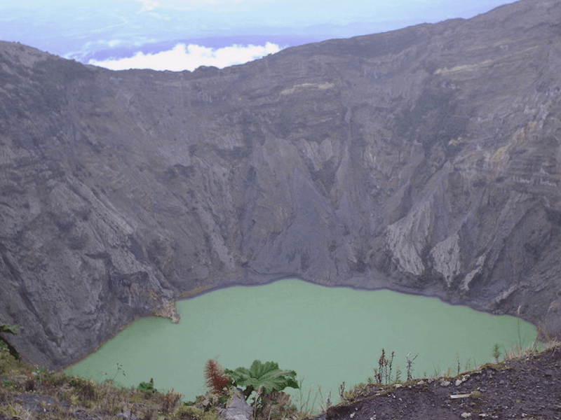 Crater del volcan Irazu que visitar