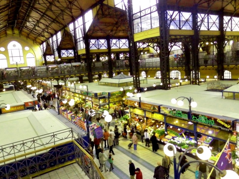 Visitar Hungria y maravillarse de Mercado Central de Pest