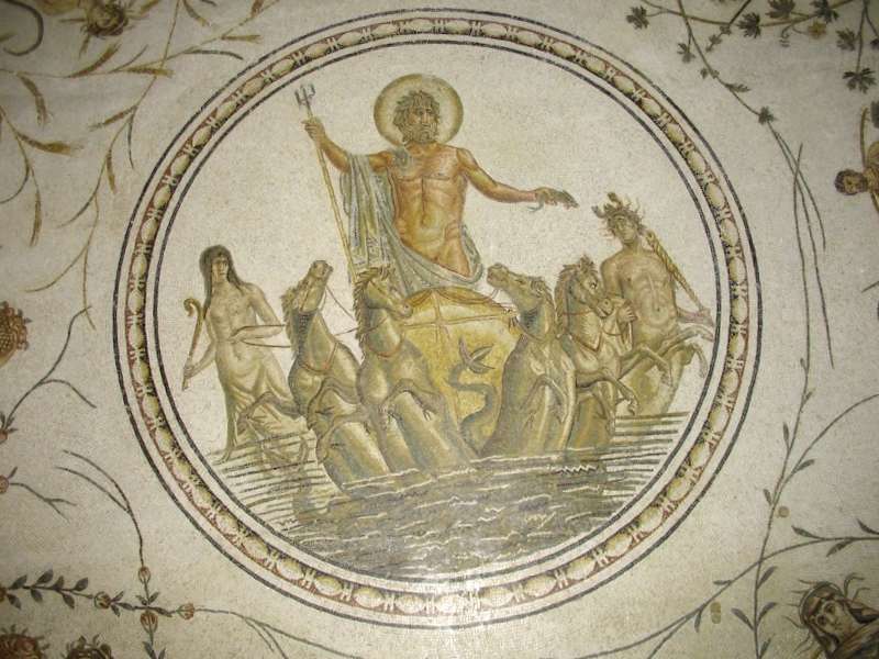 Visitar Italia y descubrir de Mosaico de Neptuno y AnfA­tride