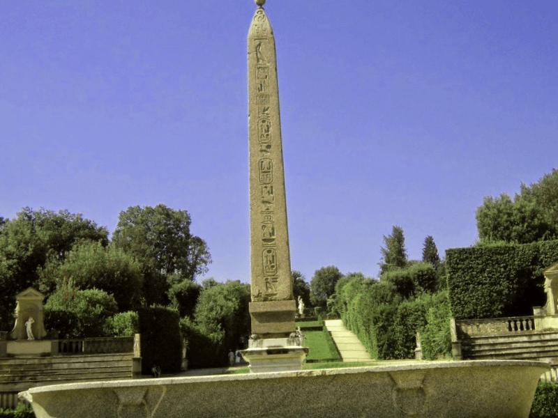 Visitar Italia y descubrir de Obelisco de Ramses II