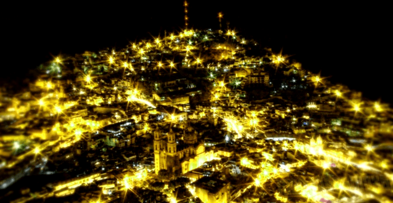 Ver Mexico y maravillarse de Taxco de noche