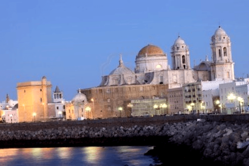 Visitar España y maravillarse de Catedral de Cadiz