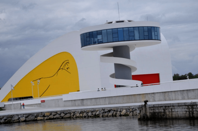 Visitar España y maravillarse de Centro Internacional Niemeyer