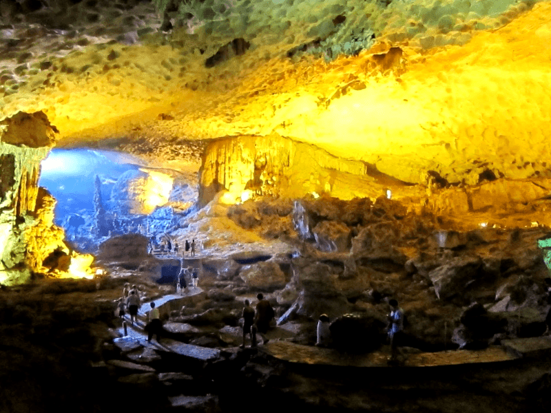 Ver Vietnam y descubrir de Cueva de Sung Sot