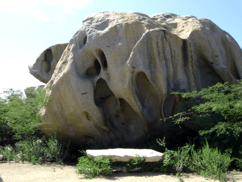 Formaciones rocosas Casibari y Ayo que descubrir