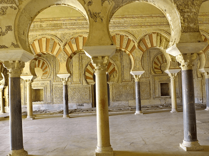 Conocer España y descubrir de Interior de la Mezquita Azahara