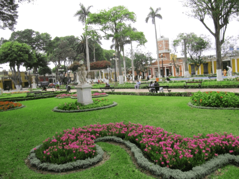 Conocer Peru y maravillarse de Plaza de Armas de Barranco