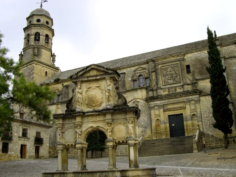 Visitar España y descubrir de Plaza de Santa Maria