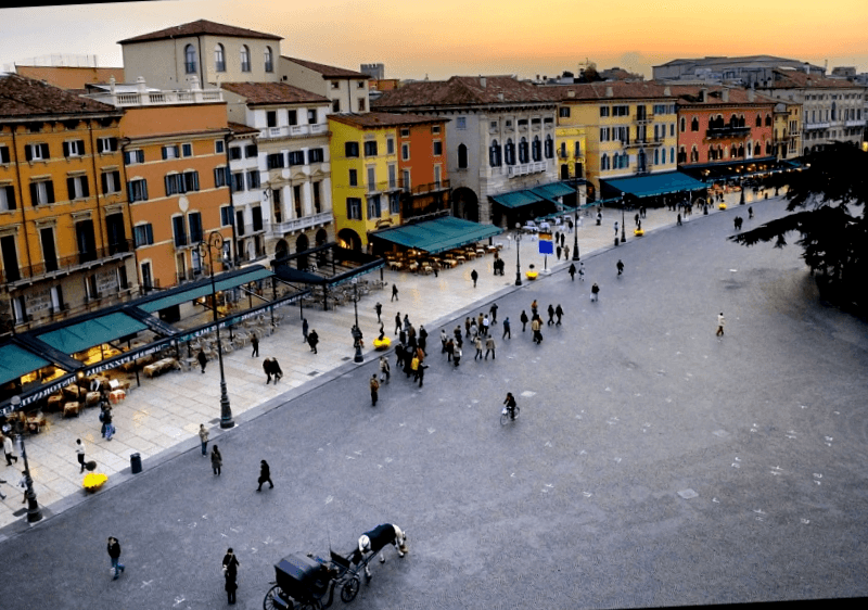 Visitar Italia y maravillarse de la Piazza Bra